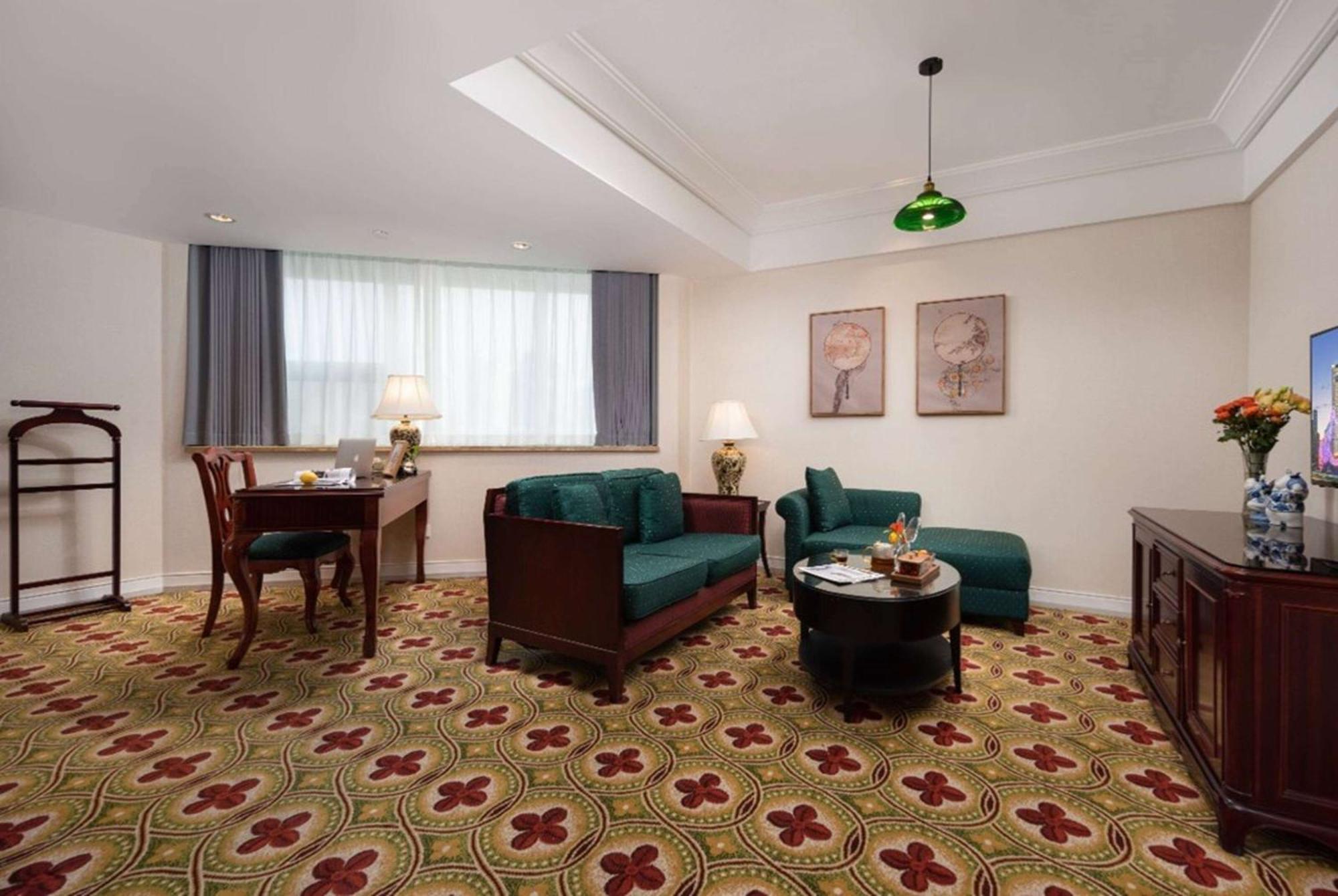 Ramada Plaza Optics Valley Hotel Wuhan  Exterior foto