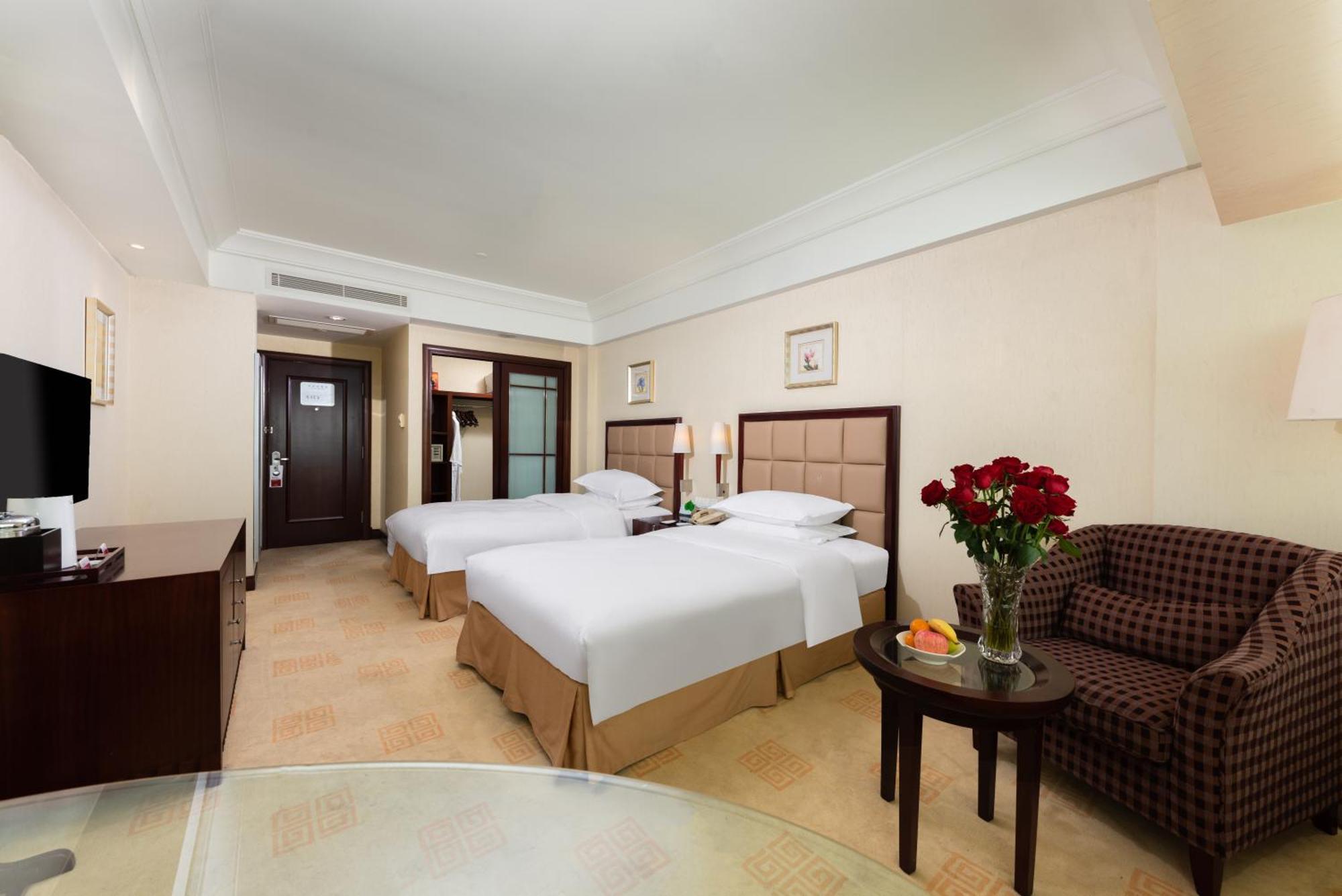 Ramada Plaza Optics Valley Hotel Wuhan  Exterior foto
