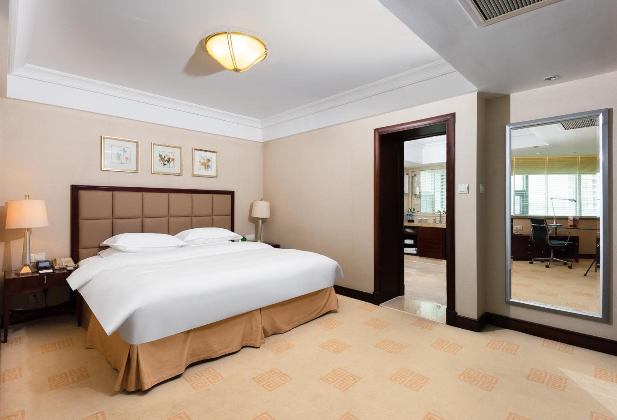 Ramada Plaza Optics Valley Hotel Wuhan  Exterior foto