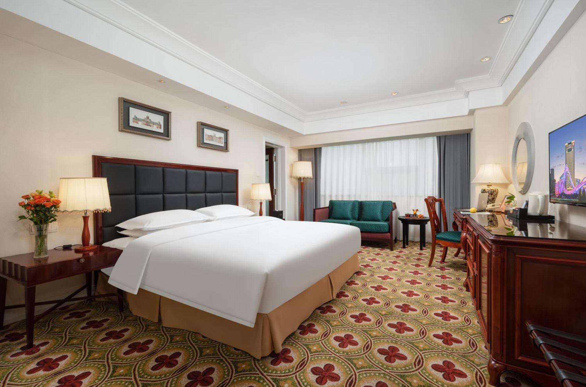 Ramada Plaza Optics Valley Hotel Wuhan  Exterior foto