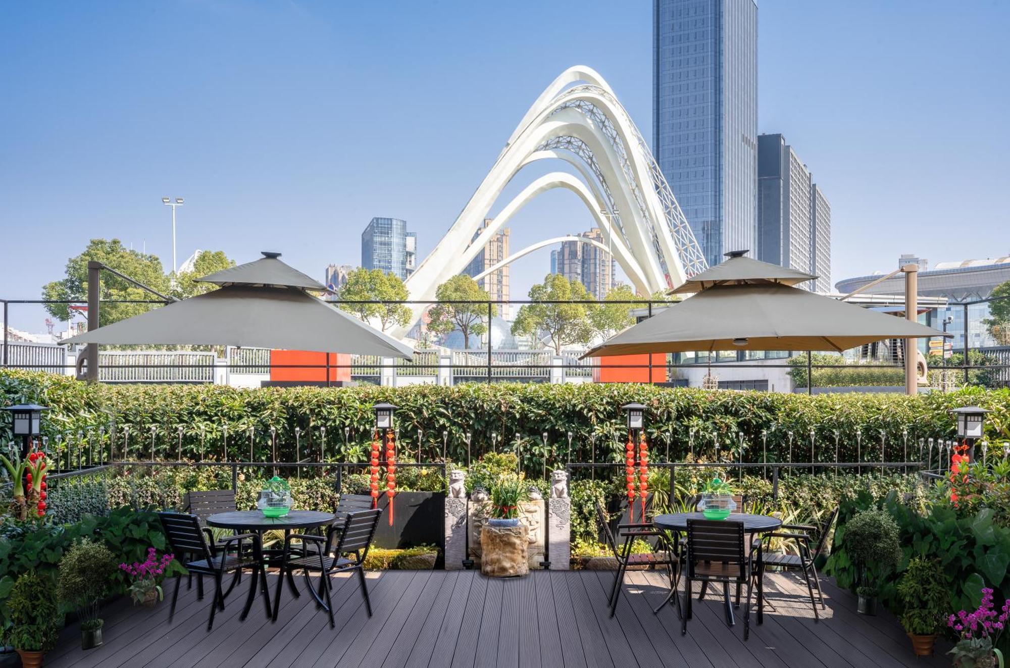 Ramada Plaza Optics Valley Hotel Wuhan  Exterior foto